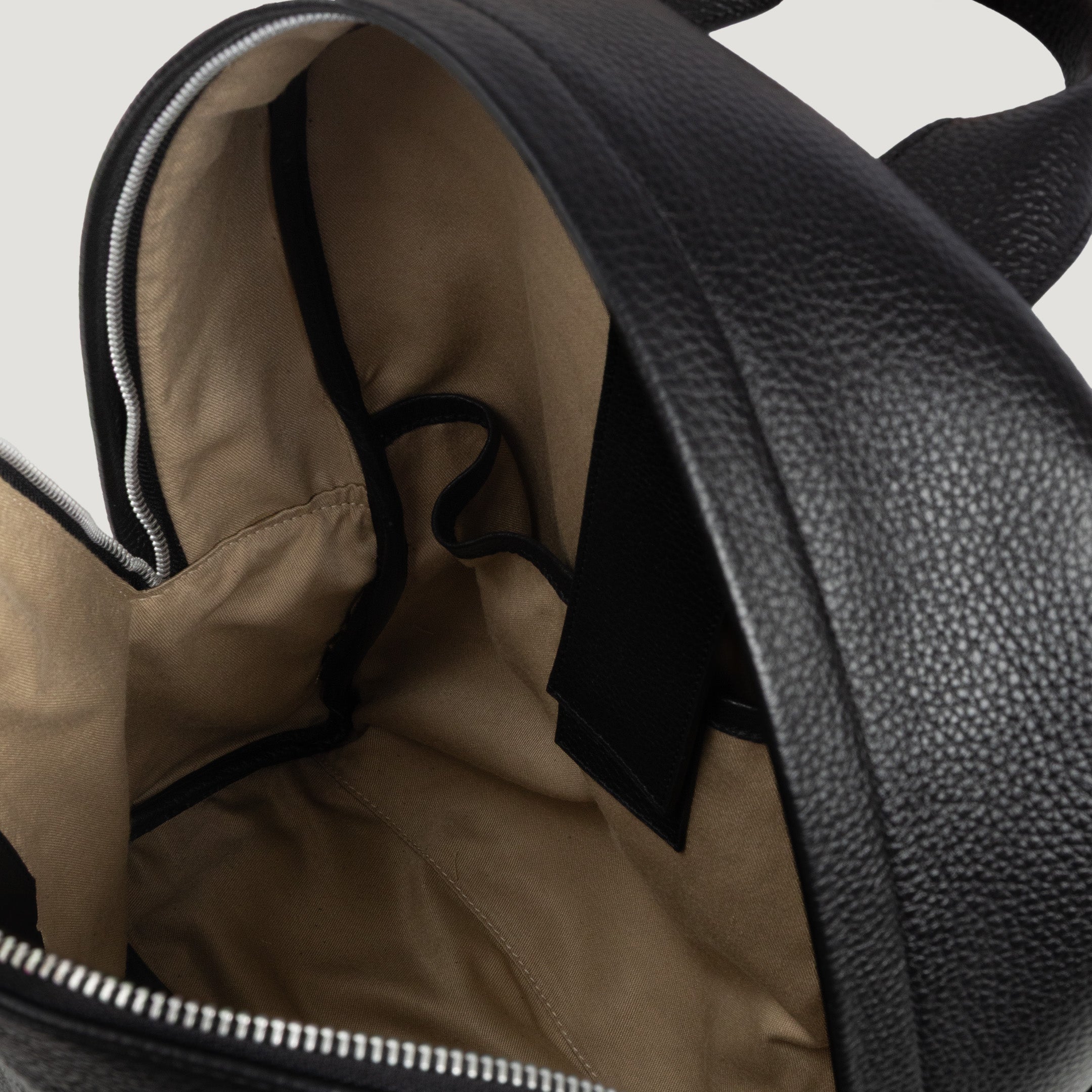 The World ala Dahry Backpack