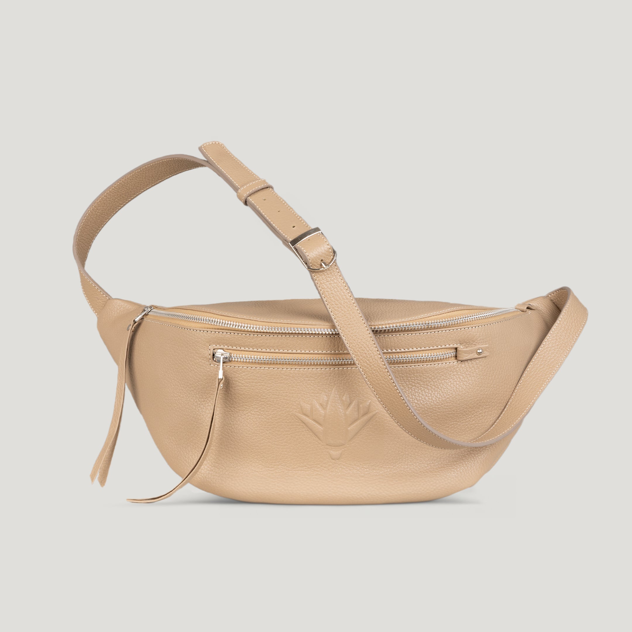 beige woman handbag cairo nuniz