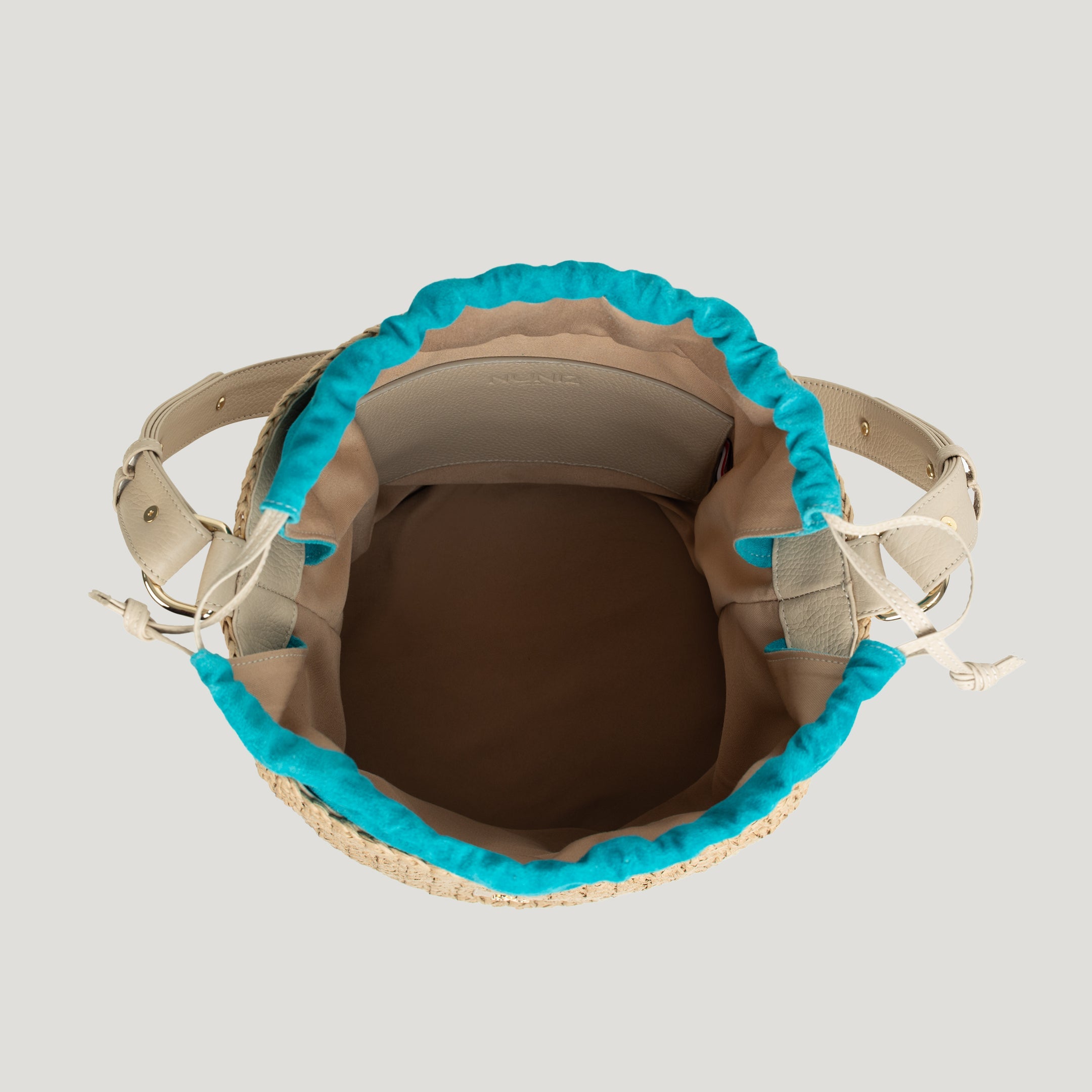 Samra in Raffia